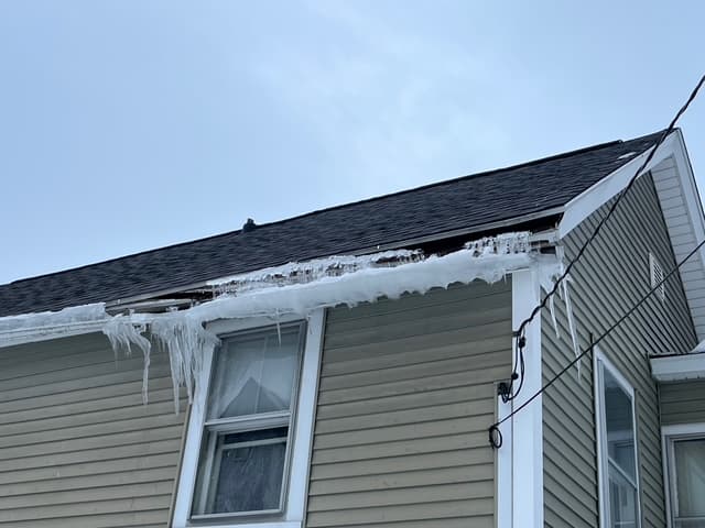 Severe ice dam on Vermont home